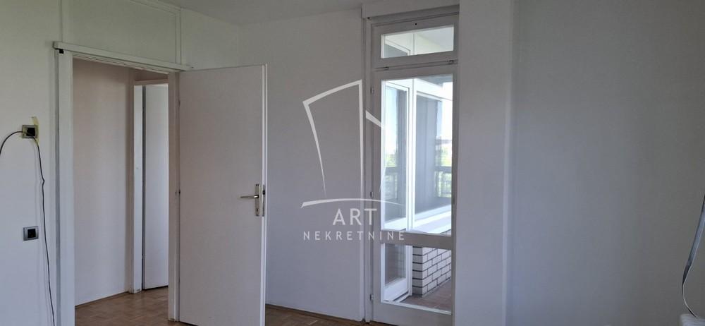 Slika 5 - Bulevar Arsenija Čarnojevića,  Lokal za izdavanje, 111m2, 1.100€