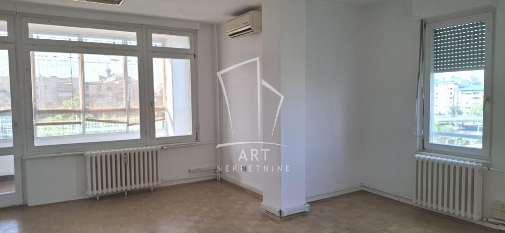 Slika 7 - Bulevar Arsenija Čarnojevića,  Lokal za izdavanje, 111m2, 1.100€