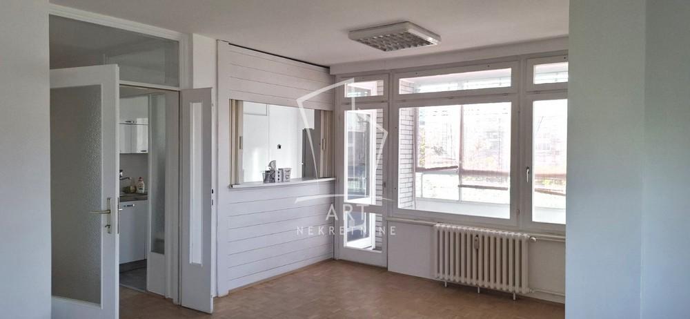 Glavna slika -Bulevar Arsenija Čarnojevića,  Lokal za izdavanje, 111m2, 1.100€