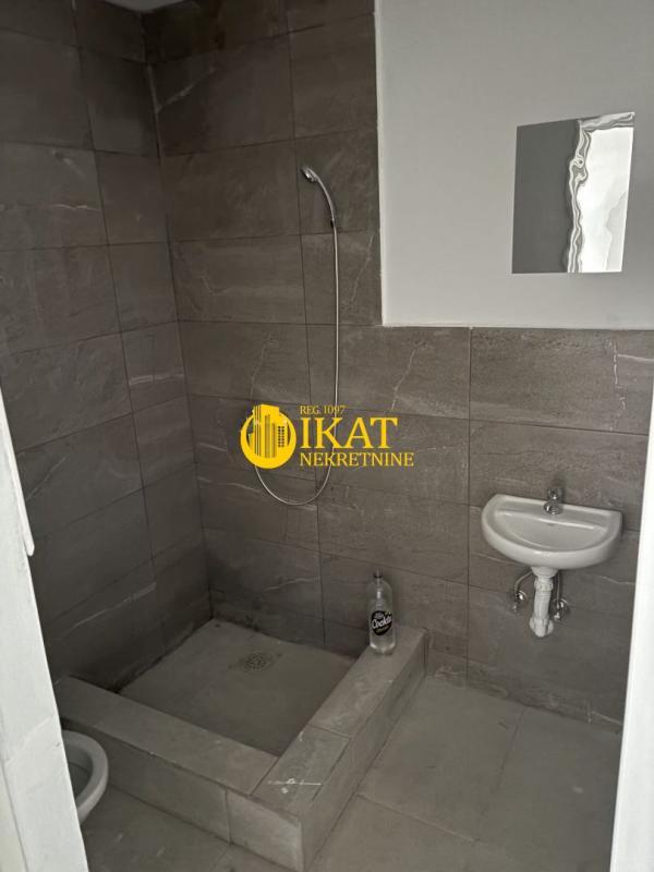 Slika 7 - Zrenjaninski put,  Lokal za izdavanje, 450m2, 2.950€