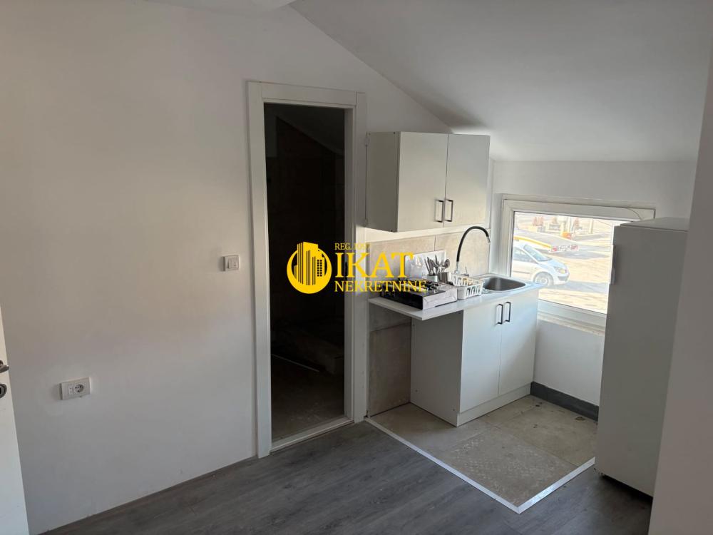 Slika 8 - Zrenjaninski put,  Lokal za izdavanje, 450m2, 2.950€