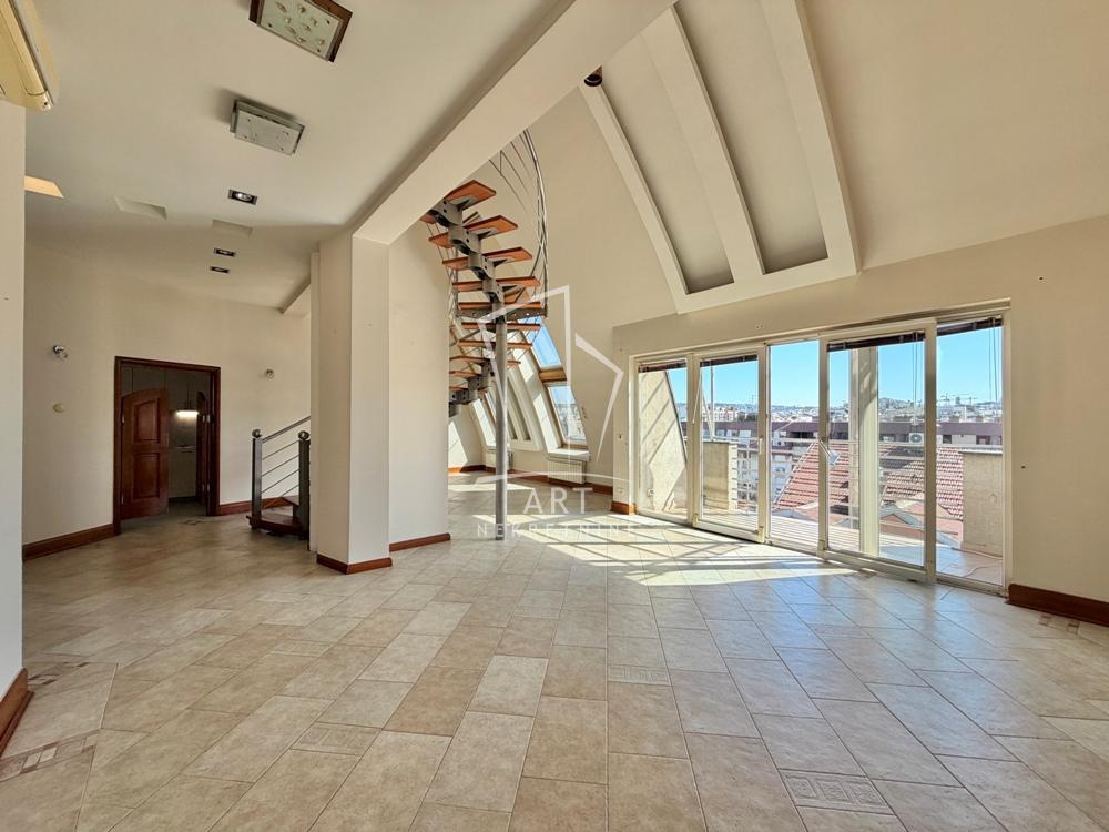 Slika 1 - Hadži Prodanova, Petosoban stan za izdavanje, 186m2, 1.800€