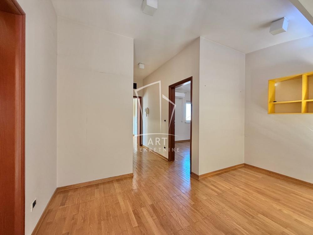 Slika 10 - Hadži Prodanova, Petosoban stan za izdavanje, 186m2, 1.800€