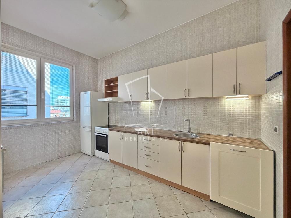 Slika 4 - Hadži Prodanova, Petosoban stan za izdavanje, 186m2, 1.800€