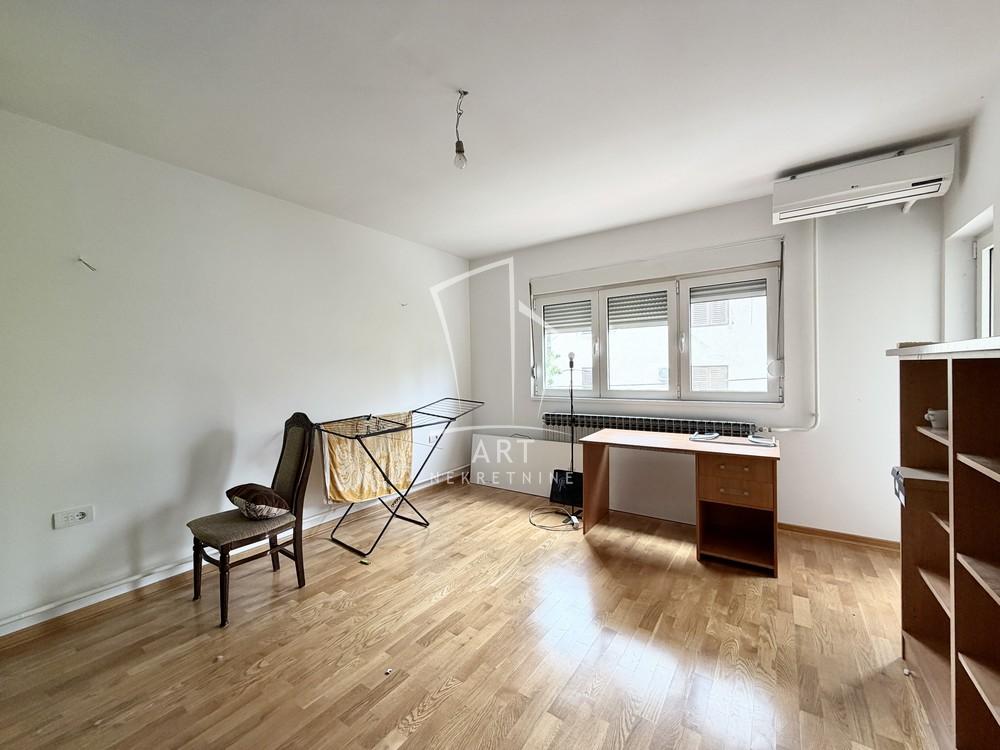 Slika 8 - Sanska, Trosoban stan za izdavanje, 90m2, 800€