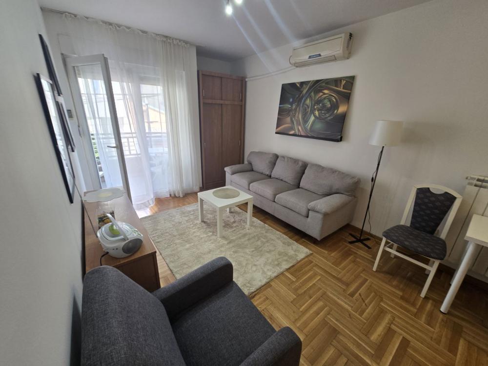Slika 1 - Cerska, Dvosoban stan za izdavanje, 43m2, 450€