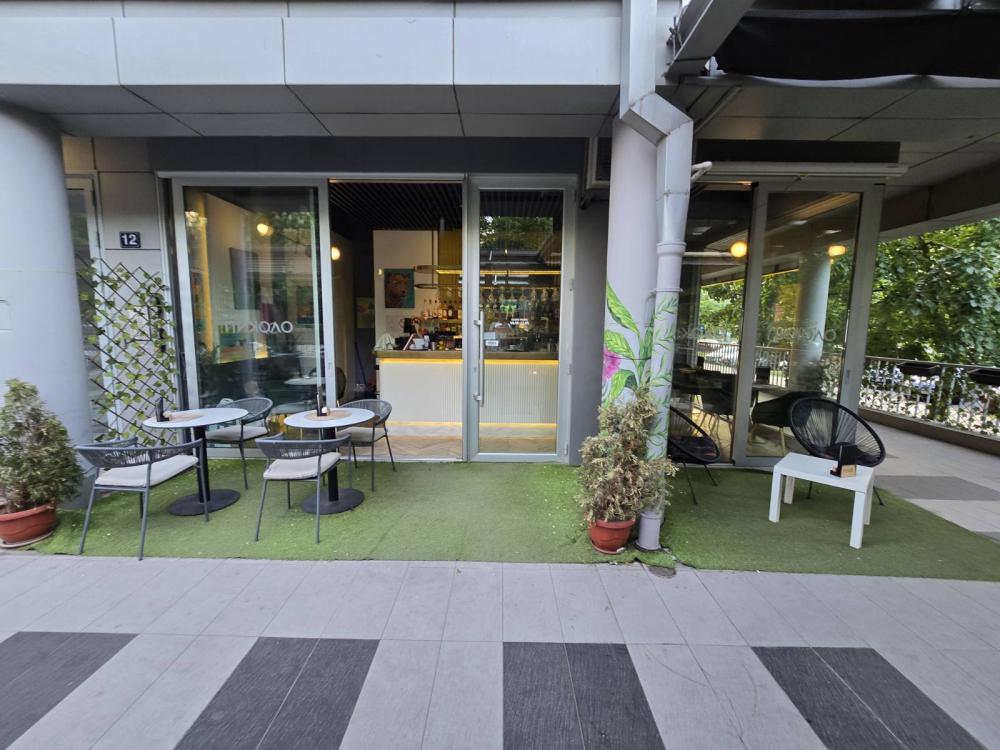 Slika 9 - Bulevar Maršala Tolbuhina,  Lokal za izdavanje, 125m2, 2.500€