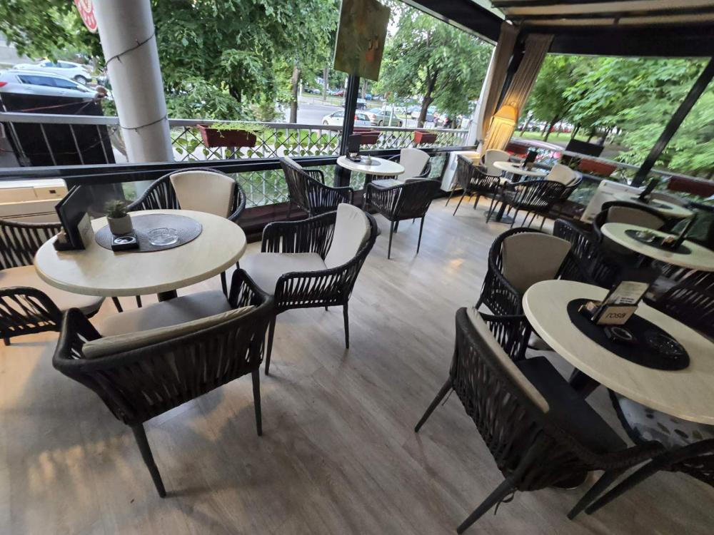 Slika 1 - Bulevar Maršala Tolbuhina,  Lokal za izdavanje, 125m2, 2.500€
