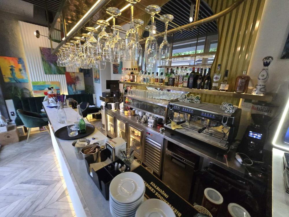 Slika 4 - Bulevar Maršala Tolbuhina,  Lokal za izdavanje, 125m2, 2.500€