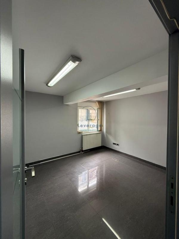 Slika 7 - Južni bulevar,  Lokal za izdavanje, 144m2, 2.000€