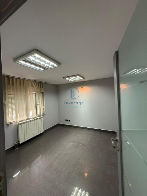 Slika 5 - Južni bulevar,  Lokal za izdavanje, 144m2, 2.000€