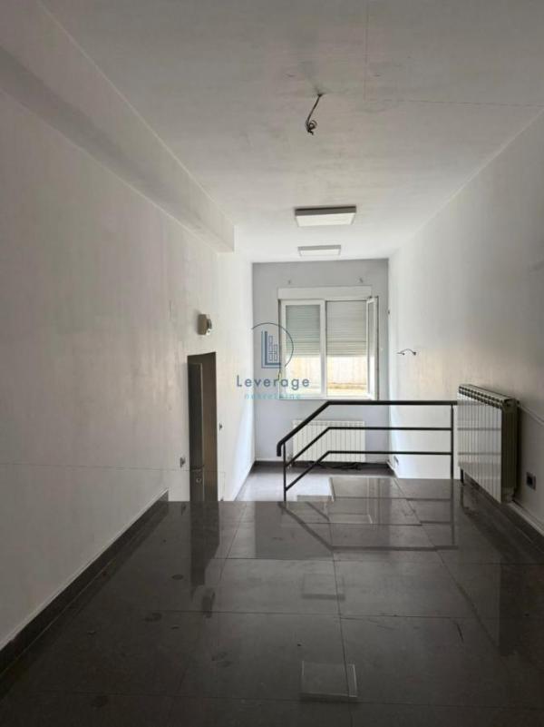 Slika 11 - Južni bulevar,  Lokal za izdavanje, 144m2, 2.000€