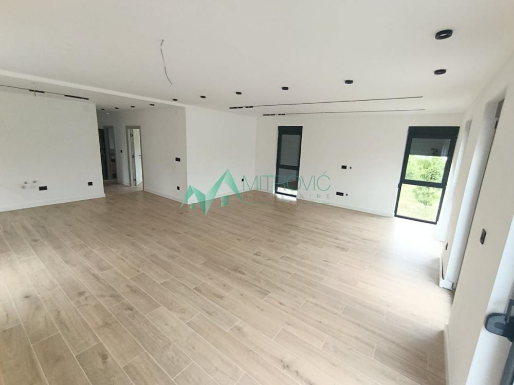 Slika 1 - Petosoban stan na prodaju, 205m2, 519.120€