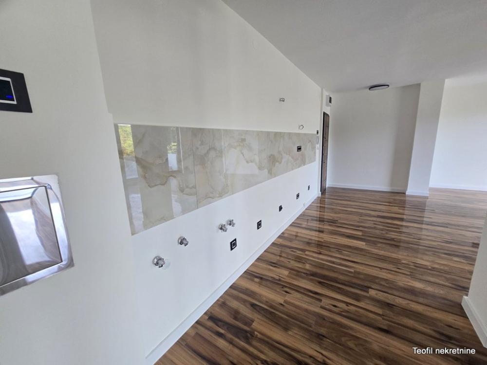 Slika 3 - Bulevar Arsenija Čarnojevića, Trosoban stan na prodaju, 80m2, 278.900€