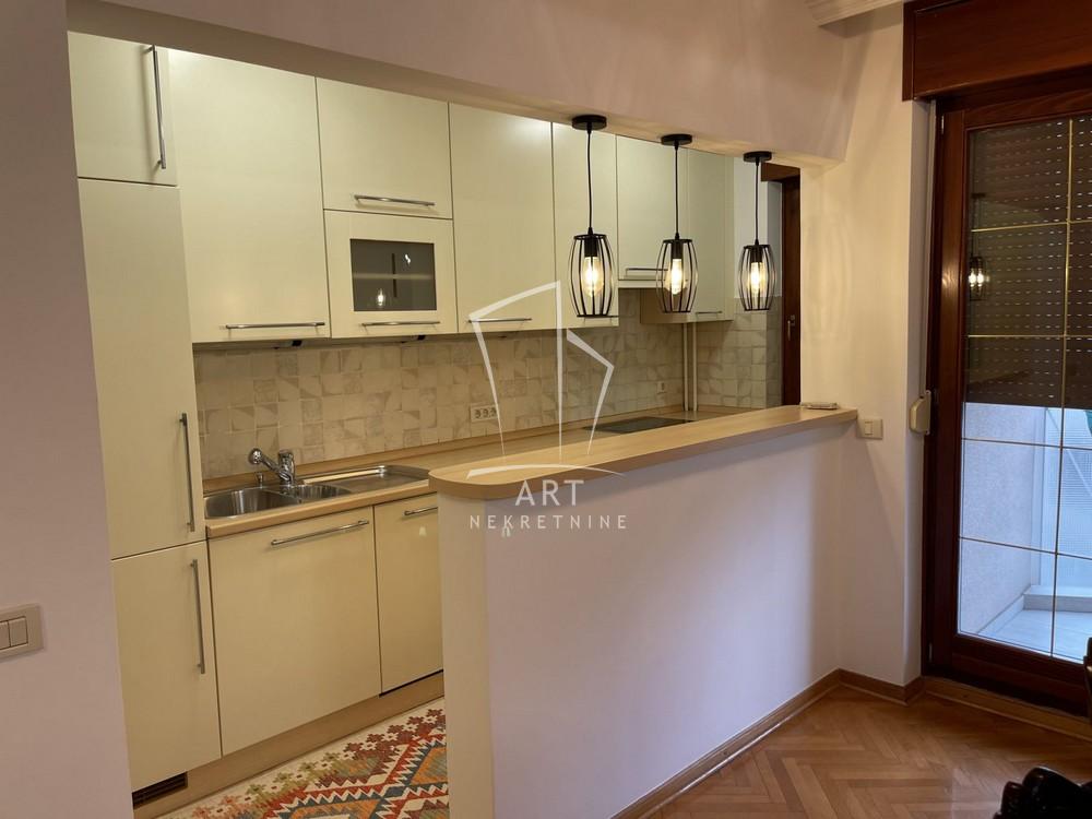 Slika 5 - Vojvode Bogdana, Četvorosoban stan za izdavanje, 101m2, 1.000€