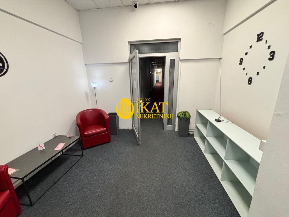 Slika 5 - Južni Bulevar,  Lokal za izdavanje, 34m2, 590€