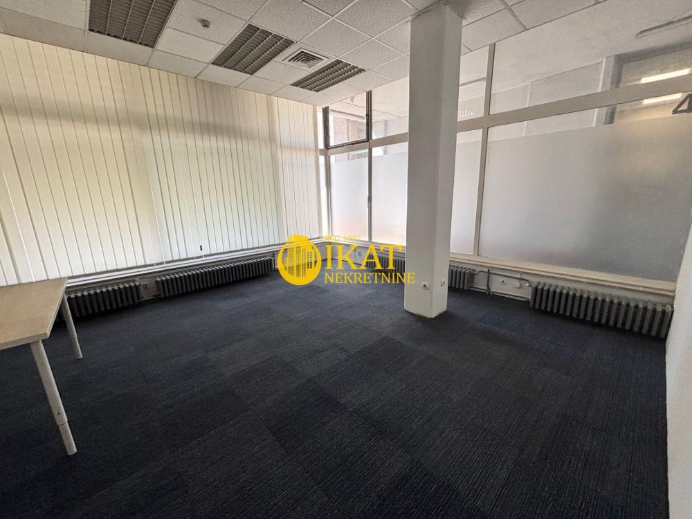 Slika 3 - Južni Bulevar,  Lokal za izdavanje, 34m2, 590€
