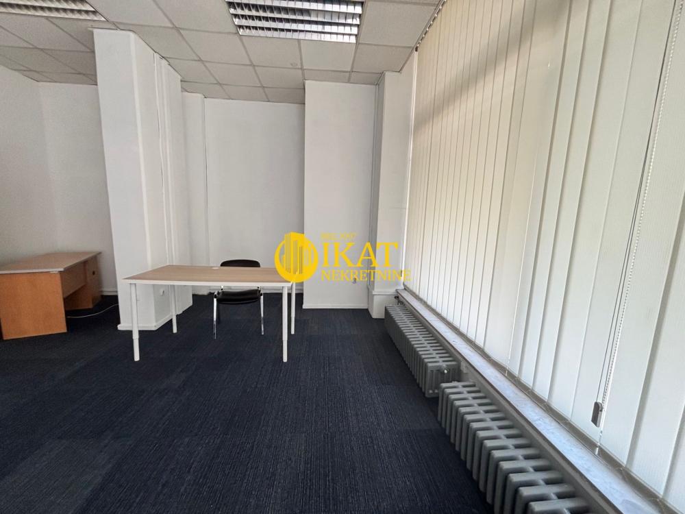 Slika 4 - Južni Bulevar,  Lokal za izdavanje, 34m2, 590€