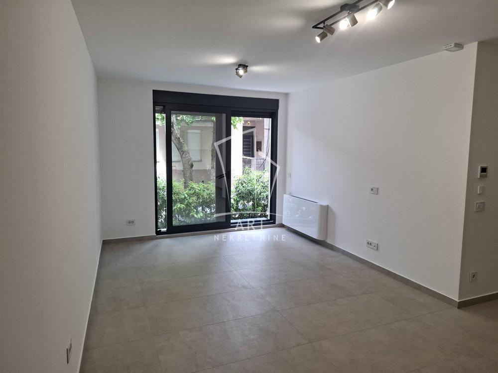 Slika 1 - Sazonova, Trosoban stan za izdavanje, 55m2, 850€