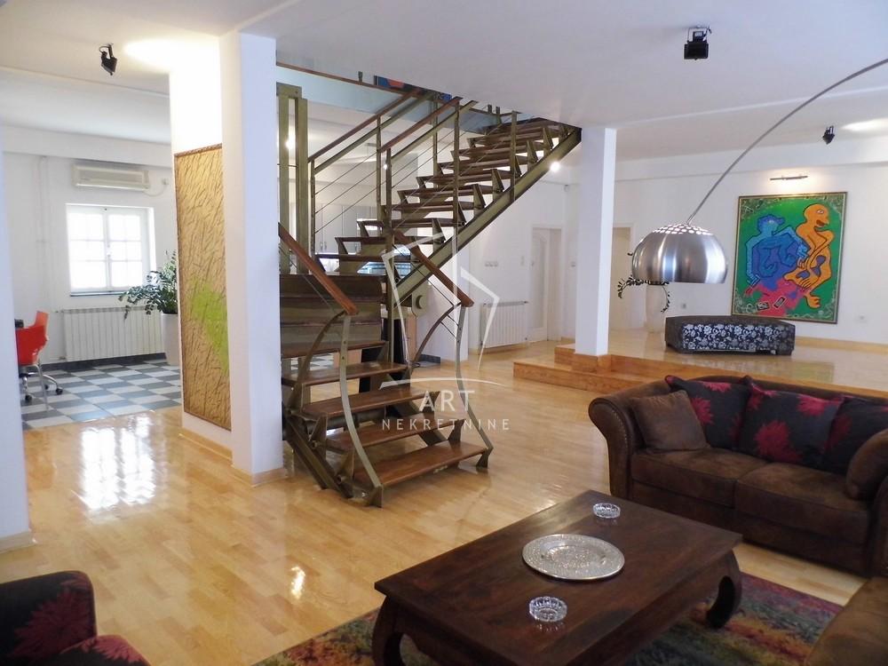 Slika 3 - Svetozara Radojčića,  Kuća za izdavanje, 360m2, 3.500€