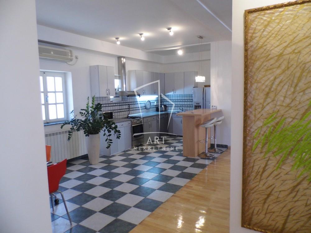 Slika 7 - Svetozara Radojčića,  Kuća za izdavanje, 360m2, 3.500€