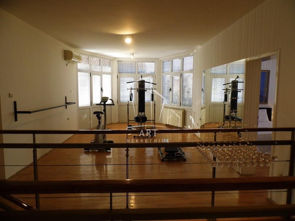 Slika 11 - Svetozara Radojčića,  Kuća za izdavanje, 360m2, 3.500€