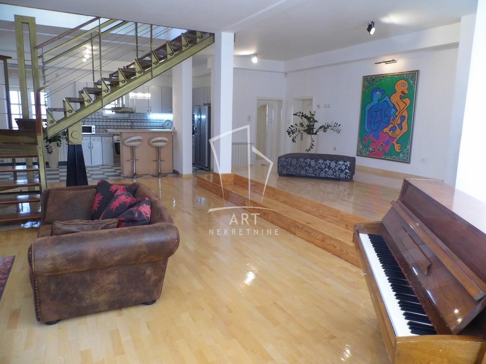 Slika 2 - Svetozara Radojčića,  Kuća za izdavanje, 360m2, 3.500€