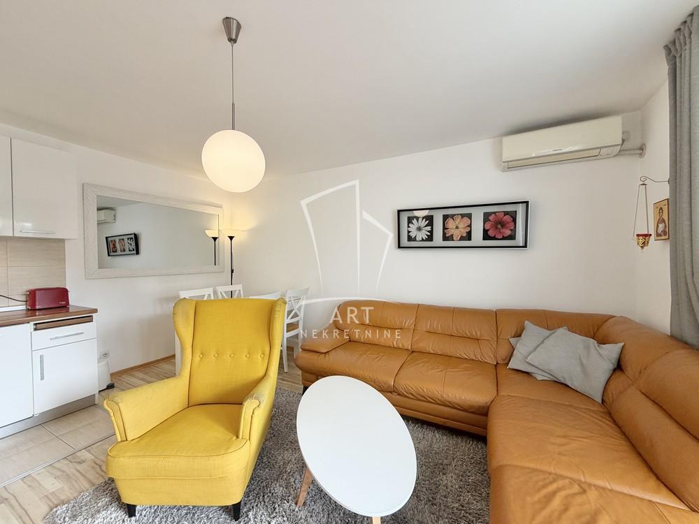 Slika 1 - Zemunska, Dvoiposoban stan na prodaju, 55m2, 219.000€