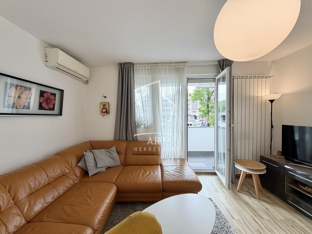 Slika 2 - Zemunska, Dvoiposoban stan na prodaju, 55m2, 219.000€