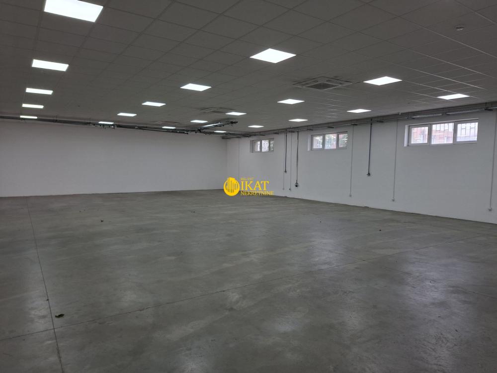 Slika 2 - Autoput za Novi Sad,  Lokal za izdavanje, 650m2, 8.000€