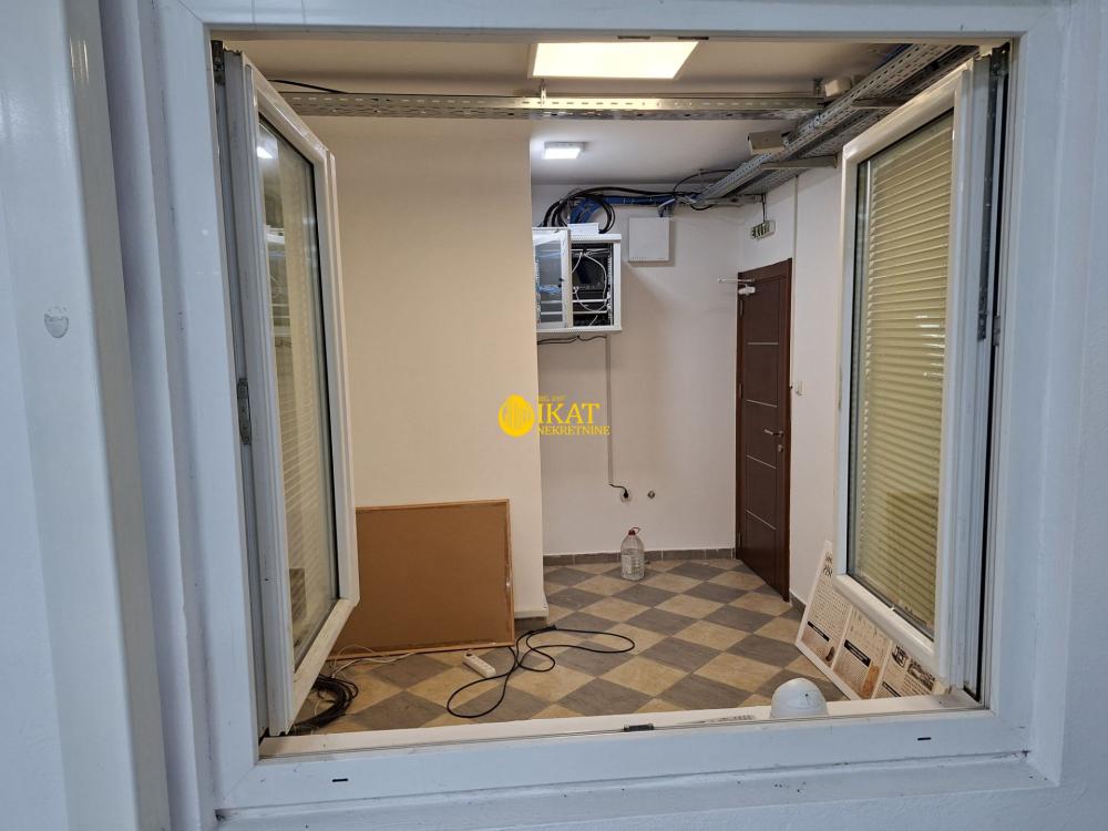 Slika 10 - Autoput za Novi Sad,  Lokal za izdavanje, 650m2, 8.000€