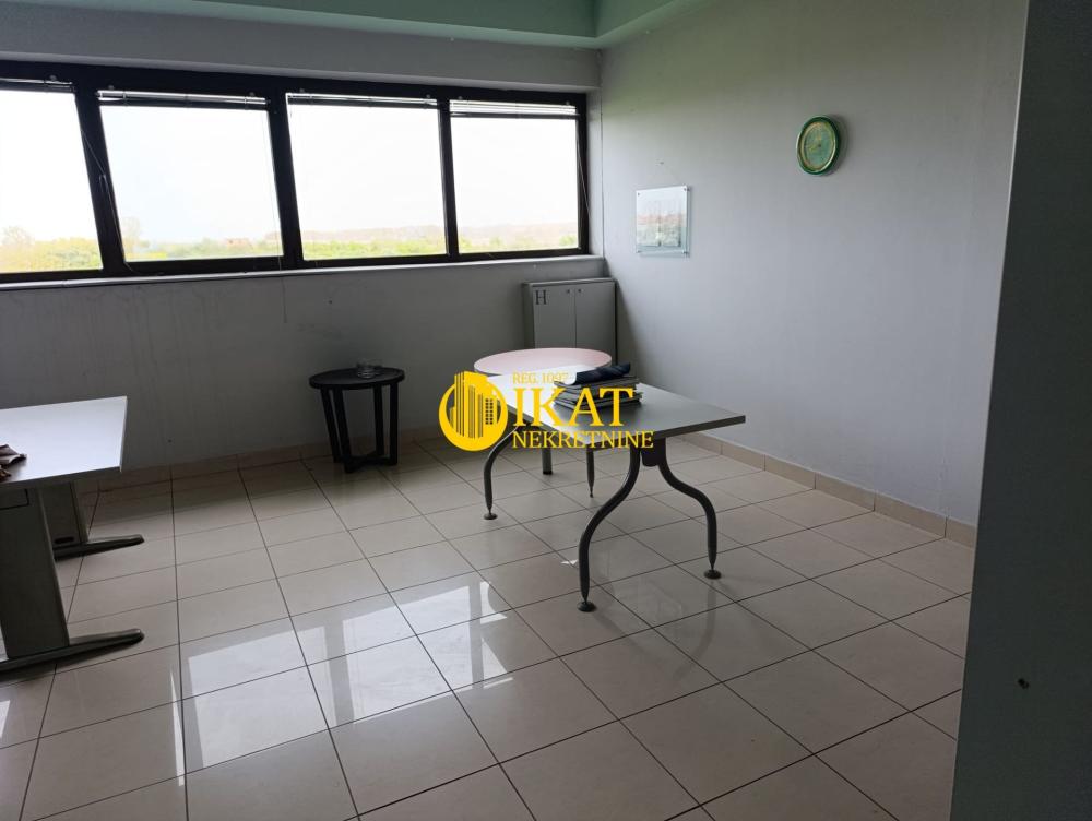 Slika 3 - Zrenjaninski put,  Lokal za izdavanje, 72m2, 650€