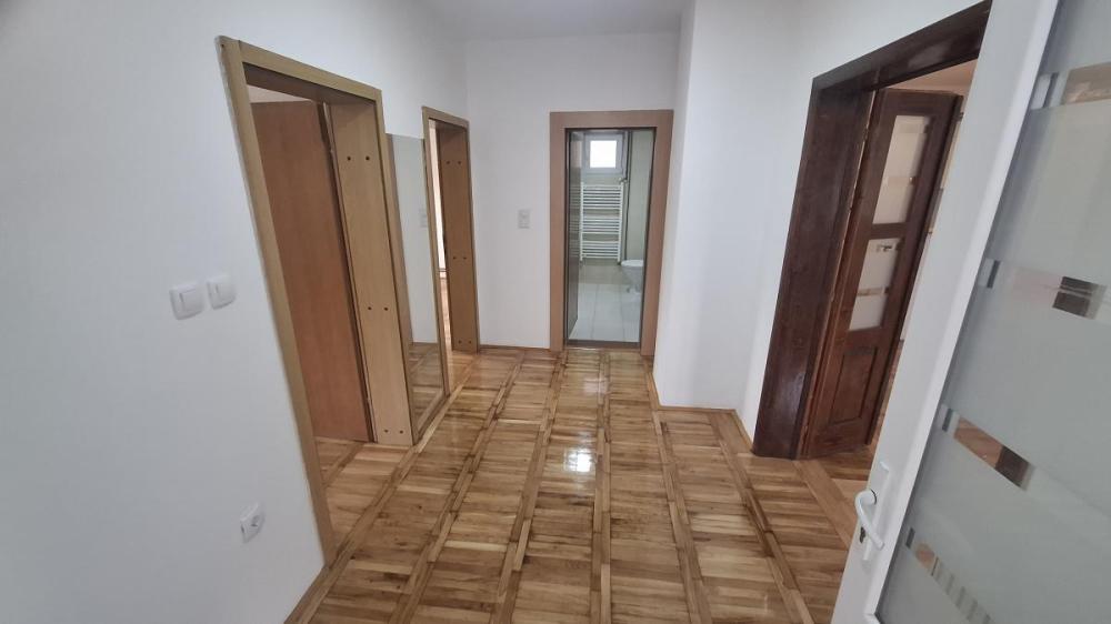 Slika 4 - Trosoban stan za izdavanje, 100m2, 600€