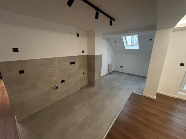 Slika 3 - Radnih akcija, Četvoroiposoban stan na prodaju, 102m2, 209.000€