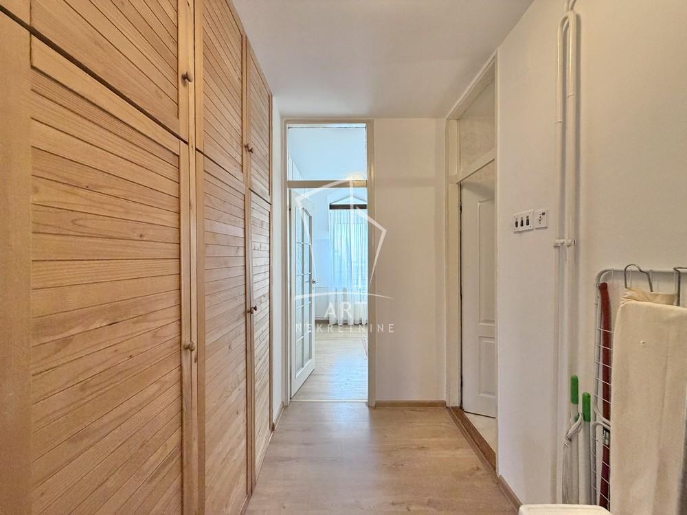 Slika 5 - Milivoja Perovića, Četvoroiposoban stan na prodaju, 130m2, 360.000€