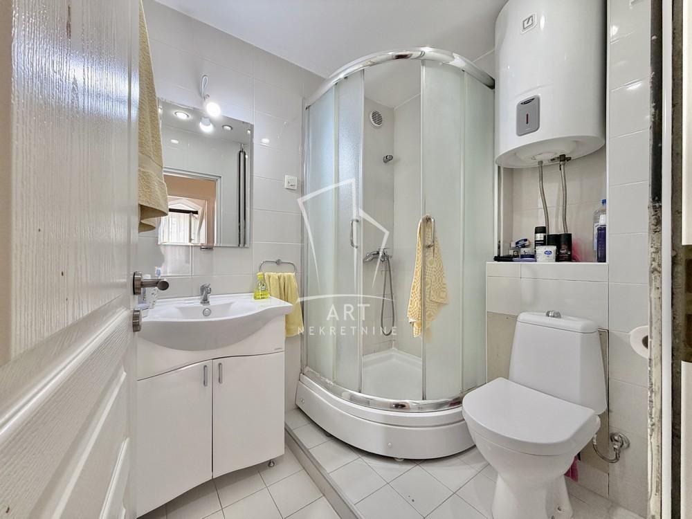 Slika 9 - Milivoja Perovića, Četvoroiposoban stan na prodaju, 130m2, 360.000€