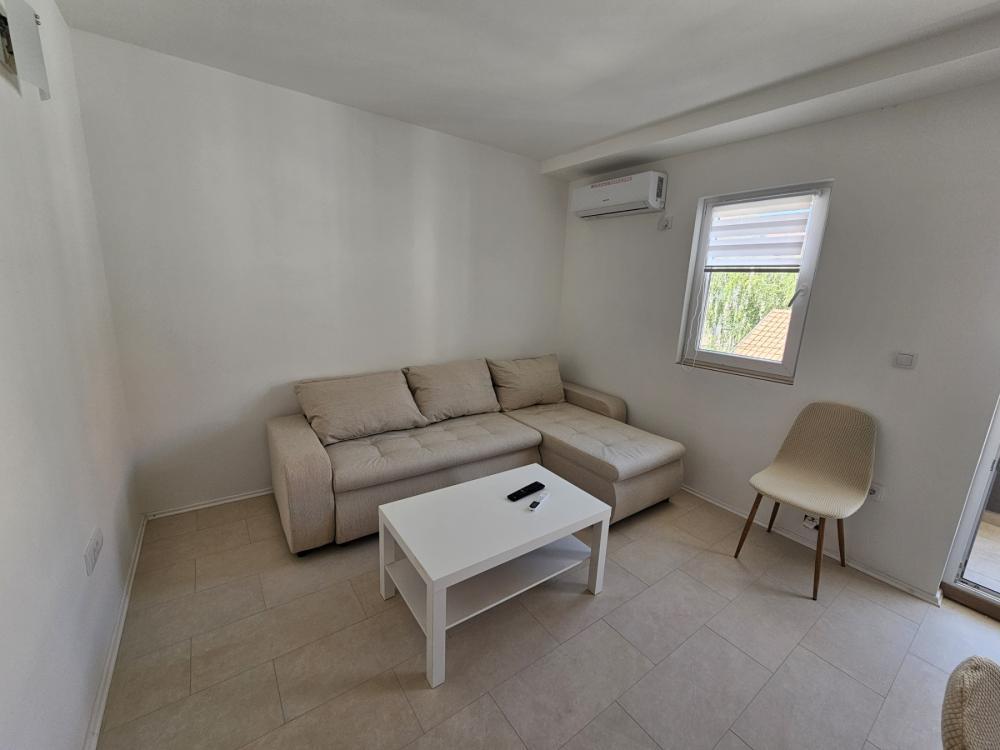Glavna slika -Ugrinovački put, Jednoiposoban stan za izdavanje, 42m2, 420€