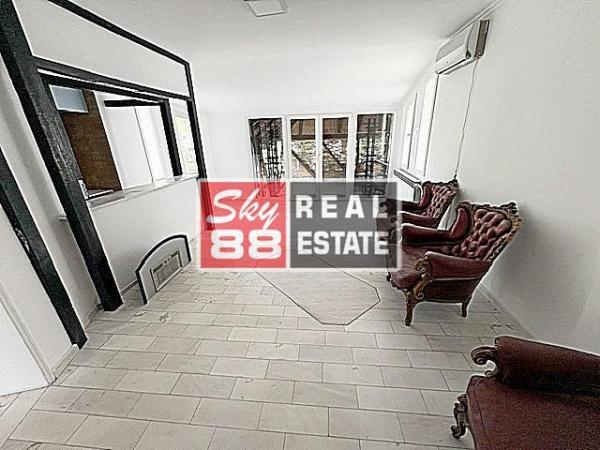 Glavna slika -Trosoban stan za izdavanje, 130m2, 1.200€