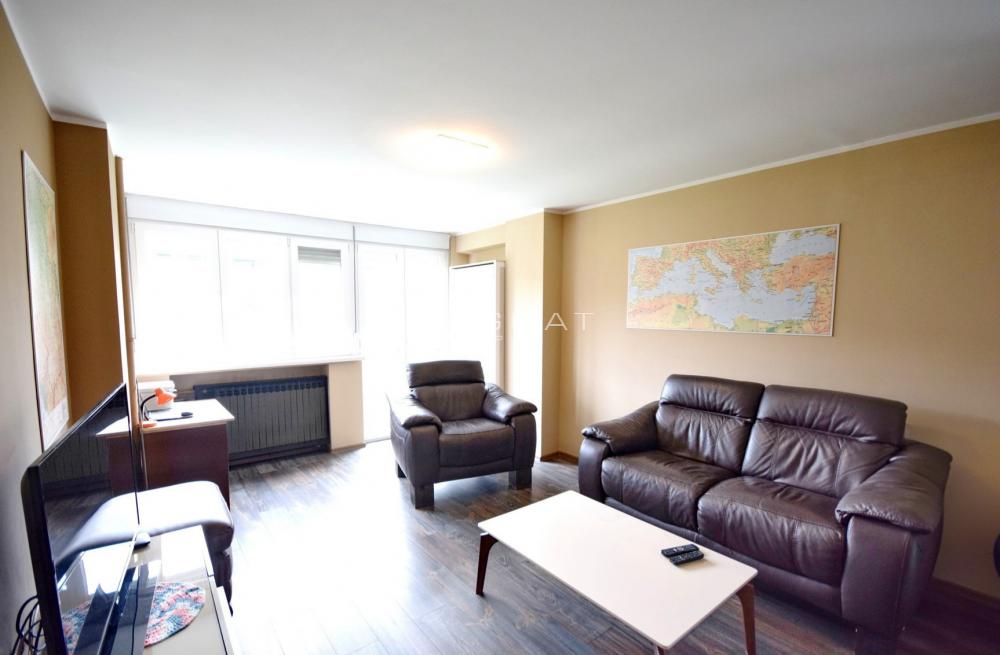 Slika 1 - Karađorđev Trg, Dvosoban stan na prodaju, 58m2, 230.000€