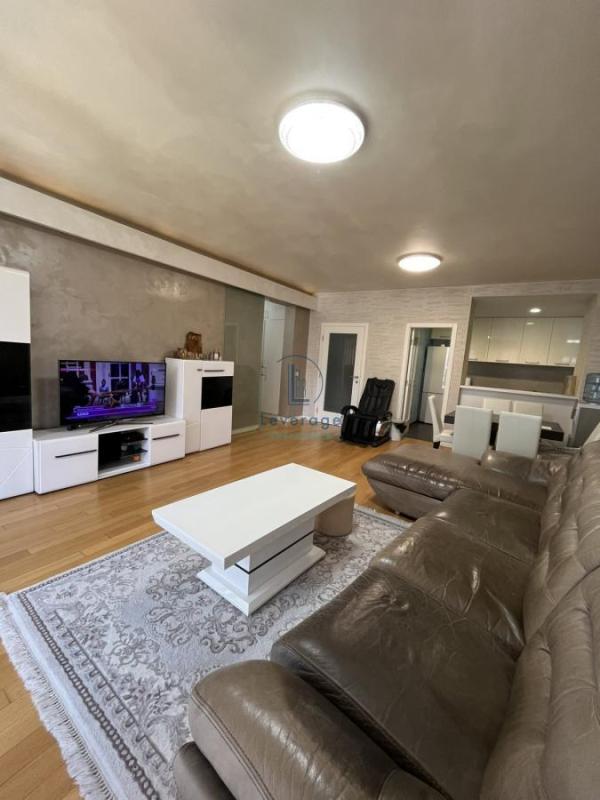 Slika 2 - Omladinskih brigada, Trosoban stan na prodaju, 100m2, 590.000€
