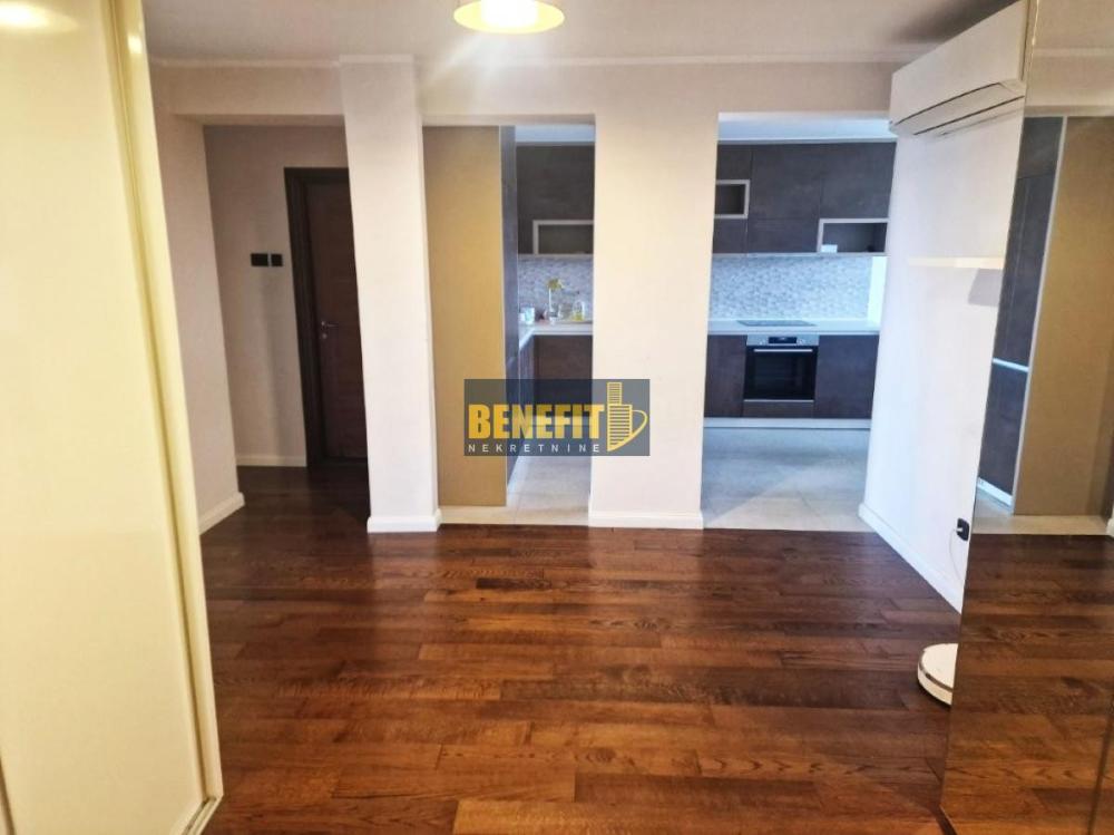 Slika 1 - Dvosoban stan za izdavanje, 82m2, 900€