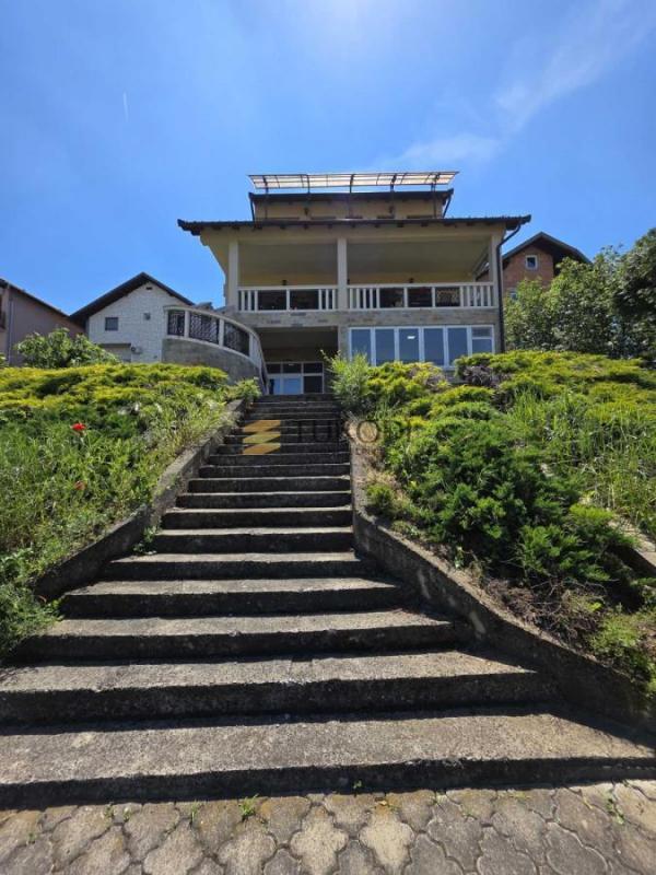 Glavna slika - Kuća na prodaju, 400m2, 1.090.000€