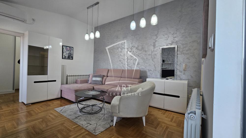 Slika 1 - Dimitrija Tucovića, Dvosoban stan za izdavanje, 45m2, 700€