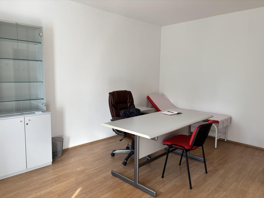 Slika 11 - Karađorđev Trg, Troiposoban stan za izdavanje, 61m2, 650€