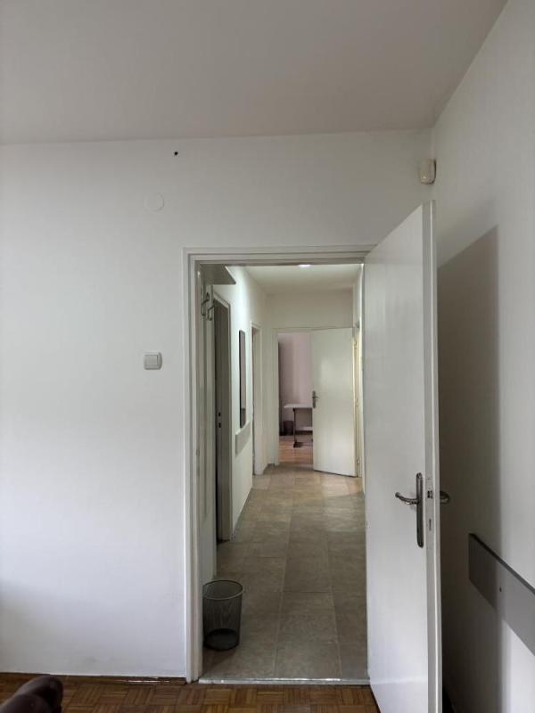 Slika 3 - Karađorđev Trg, Troiposoban stan za izdavanje, 61m2, 650€