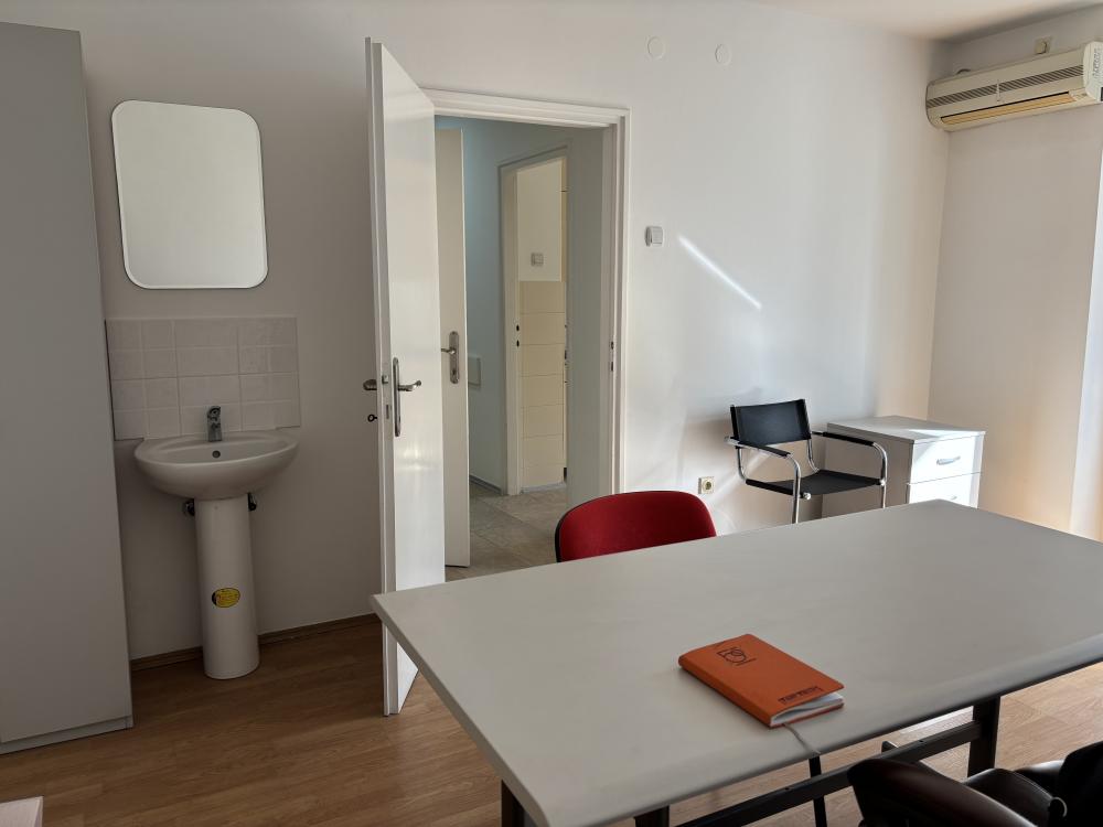 Slika 2 - Karađorđev Trg, Troiposoban stan za izdavanje, 61m2, 650€