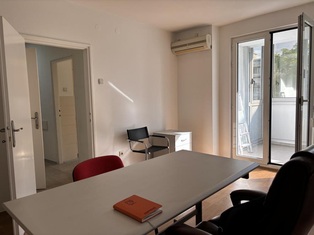 Slika 1 - Karađorđev Trg, Troiposoban stan za izdavanje, 61m2, 650€