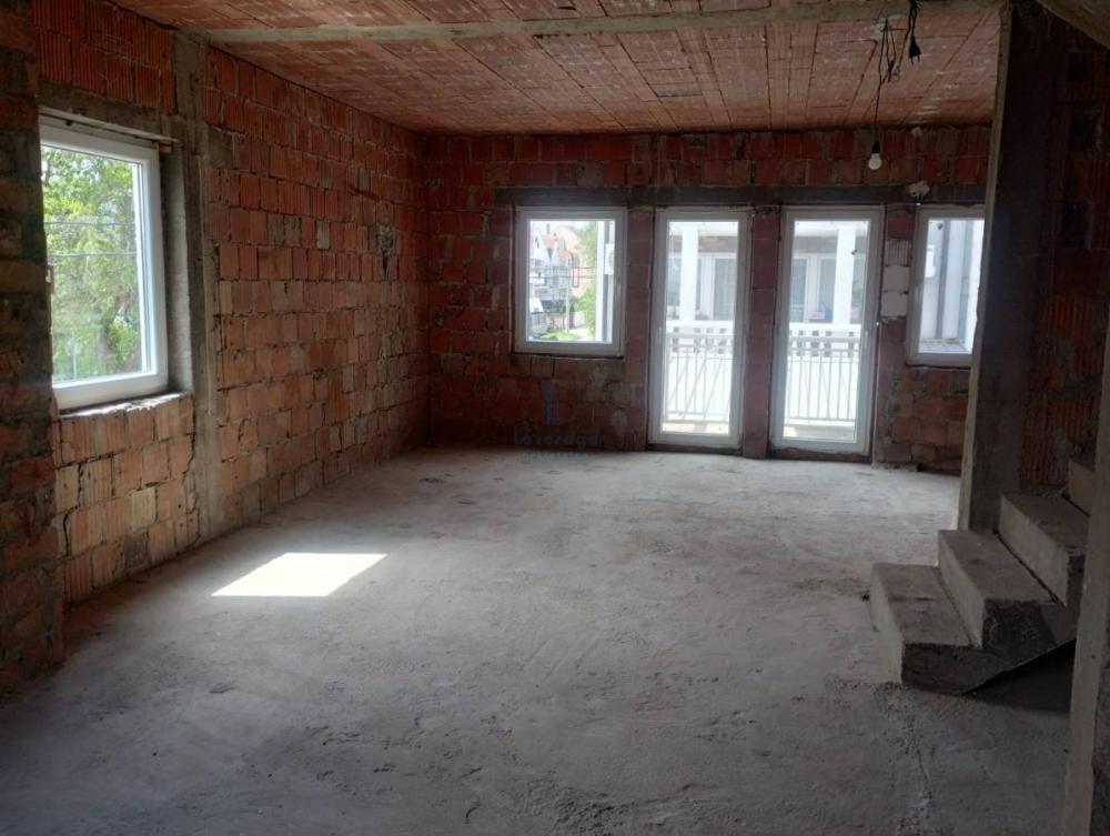 Slika 2 - Četvorosoban stan na prodaju, 100m2, 103.000€