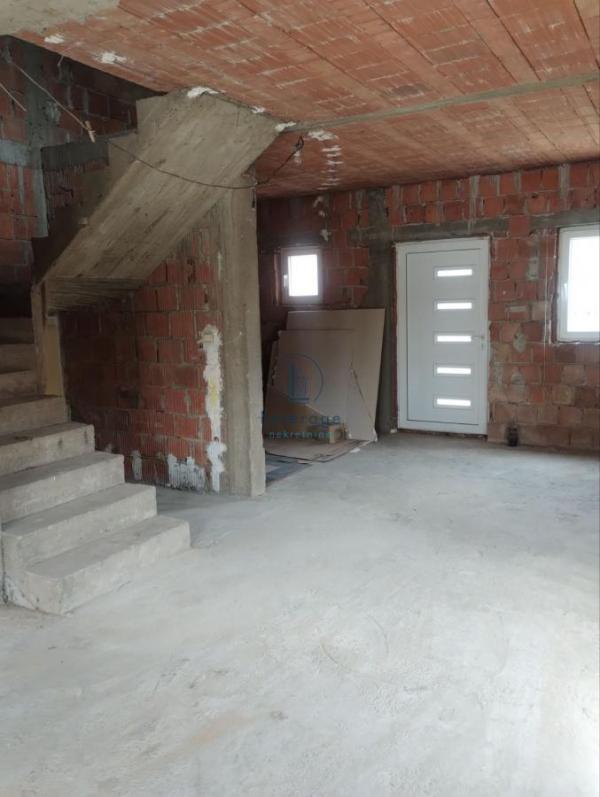 Slika 1 - Četvorosoban stan na prodaju, 100m2, 103.000€