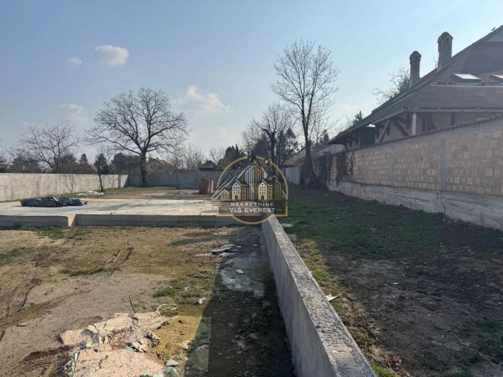 Slika 1 - Šuplja stena Plac na prodaju, Voždovac, Avala, 149.000€